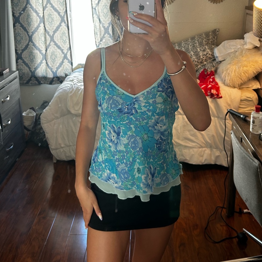 gloria vanderbilt top, blue, M but fits like a S